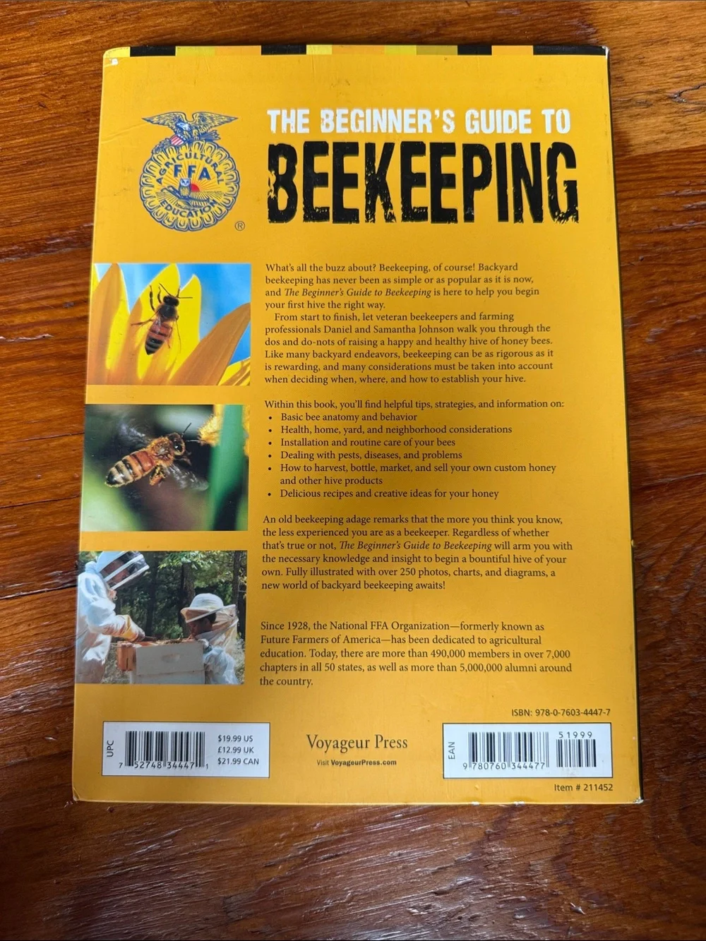 🐝 The Beginner's Guide to Beekeeping by Samantha and Daniel Johnson